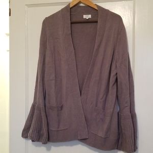 Bell-sleeved sweater